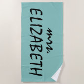 ミセス・パーソナライズされたティール（緑がかった色）と白人新婚の花嫁 ビーチタオル (正面)