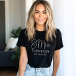 ミセス・ホワイトモダン・スクリプト新婚 トライブレンドＴシャツ<br><div class="desc">まモダンカジュアルた、シックなホワイトカリグラフィスの脚本「ミッ結婚ズ」の女性のTシャツは、新郎新婦のラスト名とパーソナライズされたDATE/ESTABLISHEDで可能な文字を備えたシッカスタムクなを備えている。新婚旅行や結婚ハネムーンでの衣服に最適！</div>