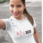 ミセス・ボブ・シャツ Tシャツ<br><div class="desc">おかしなシャツがボブさんを言う。名カスタマイズ前を好きなように変えて。また、フォントの色とスタイルを変更できる。ギフト素晴らしを作れ！</div>