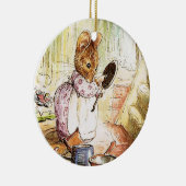 『ミセス・マウスがポットとパンを片付ける』 Beatrix Potter セラミックオーナメント (右)