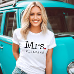 ミセス・ヴィンテージ・ブラックパーソナライズされたズ結婚・モノグラム Tシャツ<br><div class="desc">ミッカスタムズまたはフューチャーのミセスのヴィンテージタイプライターの文字は黒で赤いハートアクセント付き。マッチするMrシャツのために私たちの店を訪問 – これらはユニークの贈り物を作り結婚、新婚旅行でカップルに衣服するのに最適！</div>