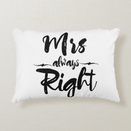 ミセス・常時タイポグラフィは白黒 アクセントクッション