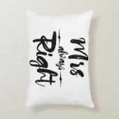 ミセス・常時タイポグラフィは白黒 アクセントクッション (正面(垂直))