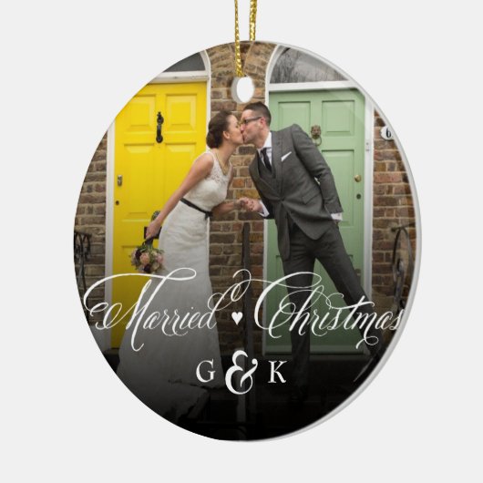 ミセス・結婚した初めてのクリスマスフォト結婚ズ セラミックオーナメント (左)