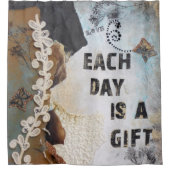 ミックスメディアアート引用文毎日贈り物 シャワーカーテン (正面)