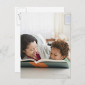 ミックスレース読マザーの本を息子に ポストカード (正面/裏面)