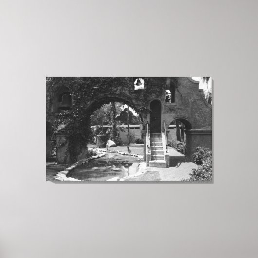 ミッションインコートヤードオブリバーサイドカフォトグラップ キャンバスプリント (正面)