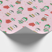 ミッテンライトピンクの可愛いクリスマスペンギン ラッピングペーパー (角)