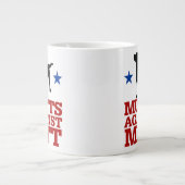 ミットに対して反撃する ジャンボコーヒーマグカップ (正面)