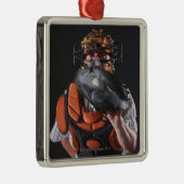 ミットの球を握る野球のキャッチャー メタルオーナメント (右)