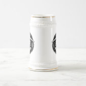 ミッドエアスケートボードをしている伝説的なスケーター ビールジョッキ (中央)