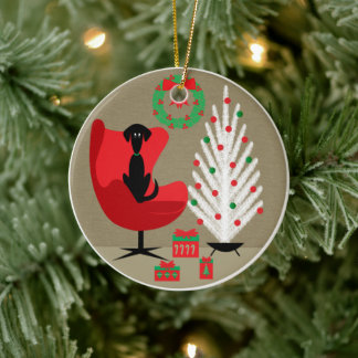 ミッドセンチュリーのクリスマスルームの黒犬 セラミックオーナメント