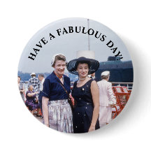 ミッドセンチュリーの女性が素晴らしい日を過ごす