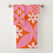 ミッドセンチュリーの白い花ピンクの円パターン バスタオルセット (インサイチュ)