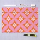 ミッドセンチュリーの白い花ピンクの円パターン 薄葉紙 (クラフト)