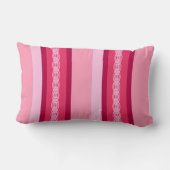 ミッドセンチュリーオーニングストライプ – ピンクとワイン ランバークッション (裏面)
