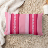 ミッドセンチュリーオーニングストライプ – ピンクとワイン ランバークッション (ブランケット)
