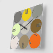 ミッドセンチュリージャイアントドット、グレー、金ゴールド、オレンジ スクエア壁時計 (傾斜)