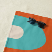 ミッドセンチュリーピモダンケパターンティール(緑がかった色)オレンジ ビーチタオル (インサイチュ)