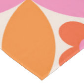 ミッドセンチュリーピンクのオレンジ色の円の花 テーブルクロス (アングル)