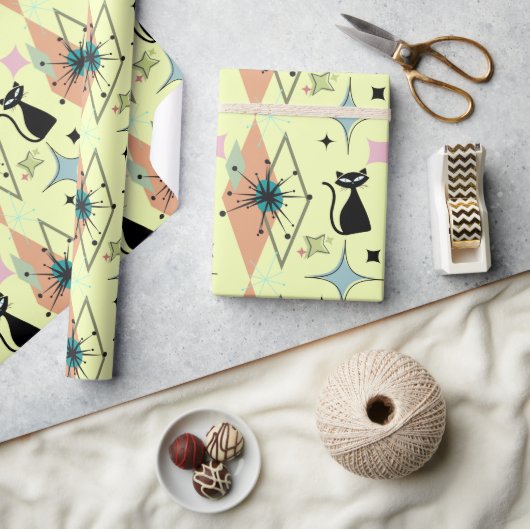 ミッドセンチュリーモダンスターズとネコ柄のクリーム ラッピングペーパー (クラフト)