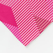 ミッドセンチュリーモダンダイヤモンドプリント、明るい赤紫色ピンク フリースブランケット (角)