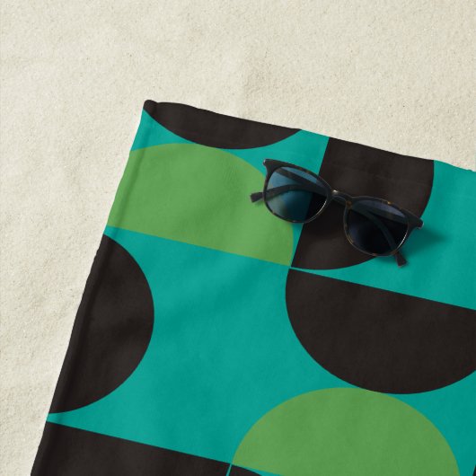 ミッドセンチュリーモダンブラウングリーンとターコイズ ビーチタオル (インサイチュ)