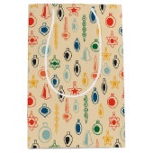 ミッドセンチュリーレトロのクリスマスツリーのおもちゃつきパターン ミディアムペーパーバッグ (正面)