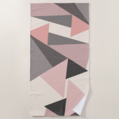 ミッドセンチュリー幾何学模様のピンクとグレーモダン色 ビーチタオル (正面)