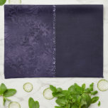 ミッドナイトインディゴロマンス | Satiny グランジ Damask キッチンタオル<br><div class="desc">濃厚で洗練された90年代のスタイルグランジは、この神経質なサテンのバラダマスク、豪華なベルベット動揺して、そしてグリッターのトリムと共に、ドラマチックな暗いムードの宝石のトーンと薄暗い色合いのパレットで成長しフェイクた。このヴィンテージ1990年代ユニセックスの混合媒体抽象芸術テクスチャは、カラーとパーソナルポップ・アートのスタイルの完璧さを加える。その他の製品や色については、JustFharryn @ Zazzle.com #bohochic #zazzlemadeをご覧ください。</div>