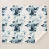 ミッドナイトブルーの森の水の色パターン シェルパブランケット (正面(横))