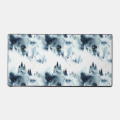 ミッドナイトブルーの森の水の色パターン デスクマット (正面)