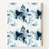 ミッドナイトブルーの森の水の色パターン ノートブック (裏面)