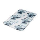 ミッドナイトブルーの森の水の色パターン バスマット (アングル)