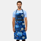 ミッドナイトブルーロータスフラワーゼンセレニティ エプロン (着用した状態)