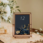 ミッドナイトブルー金ゴールドラックス結婚フローラのテーブルカード テーブルナンバー<br><div class="desc">当社の「水の色ムーディーズ花模様」コレクションは、ブラック、ティール（緑がかった色）、ミッドナイトブルーの花模様を特徴とし、金色のアクセントとタイポグラフィを組み合わせエレガントて、すべての大事な行事をサポート。お好きなようにアイテムを混ぜ合わせて連絡、チャットやメールで特別なリクエストを受け取るもし。このコレクションのアイテムを私たちの店でチェック。</div>
