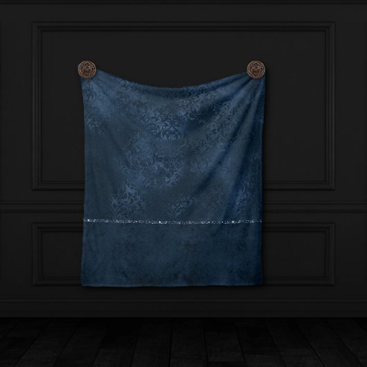 ミッドナイト・ネイビー・ロマンス | Blue Satiny グランジ Damask フリースブランケット