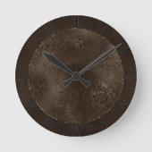 ミッドナイト・ブロンズ・ロマンス | Satiny グランジ Damask ラウンド壁時計 (正面)