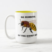 ミツバチの愛嬌のある態度に気を付ける ツートーンマグカップ (左)