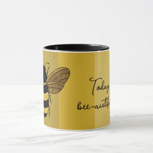 ミツバチの美しい日文字のまわりにブラック金ゴールドイエロー マグカップ (中央)