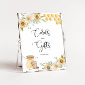 ミツバチはヒマワリのカードとギフトのサインを持つ ポスター