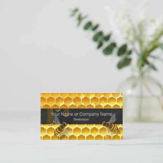 ミツバチ養蜂家飛んでいる付きハニカム 名刺 (スタンド正面)