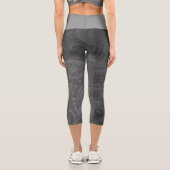 ミディアム ハイウェスト グレー ペイズリー カプリ レギンス (裏面)