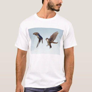 ミドリツバメの追跡のTシャツ Tシャツ