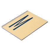 ミニオレンジシェブロン模様のネイビーモノグラム ノートブック (左側)