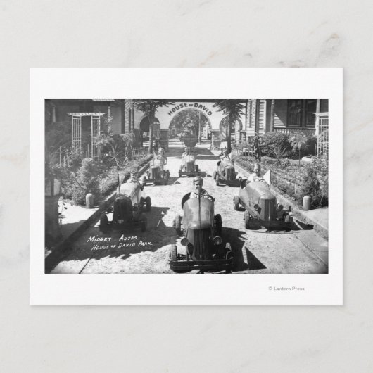 ミニカーでレースをする子供たち ポストカード (正面)