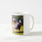 ミニチュアのアメリカの羊飼い犬 コーヒーマグカップ (正面右)