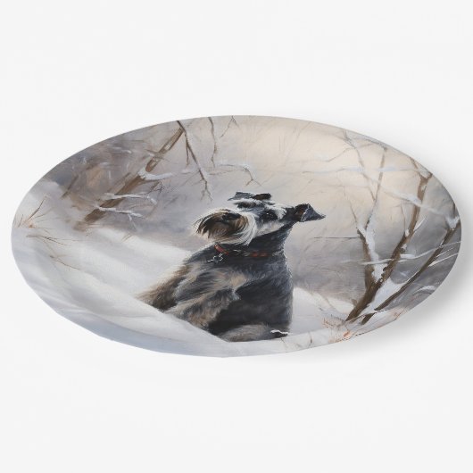 ミニチュアのシュナウザーで雪のクリスマスを過ごす ペーパープレート (アングル)