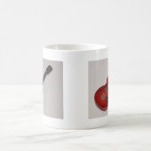 ミニチュアの美しいアコースティックとエレクトリックギター コーヒーマグカップ (中央)