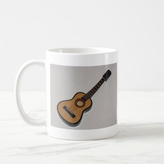 ミニチュアの美しいアコースティックとエレクトリックギター コーヒーマグカップ (左)
